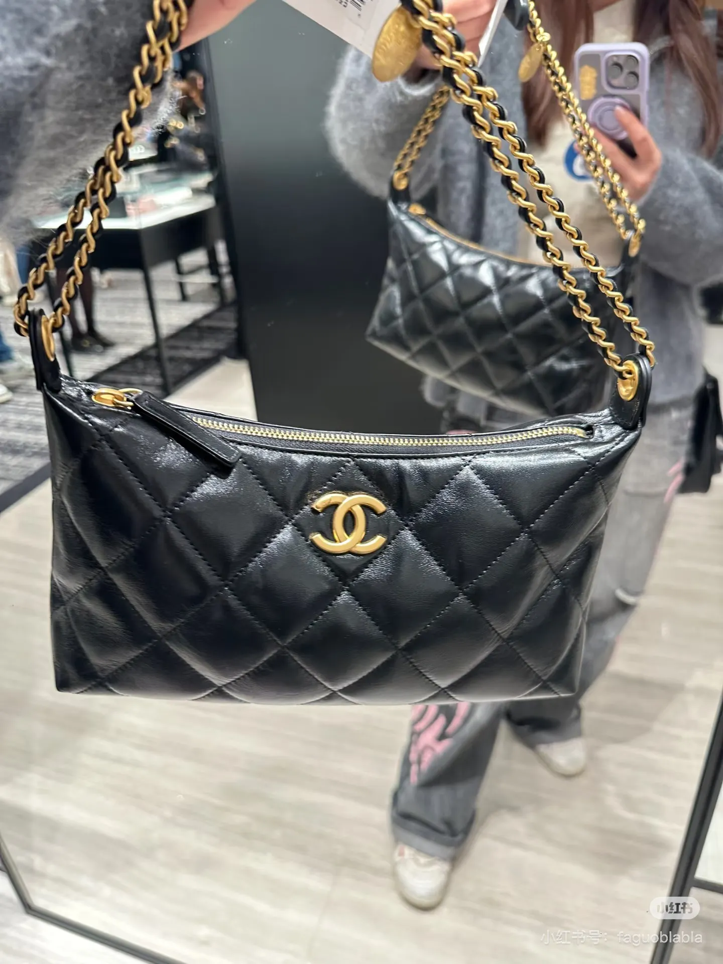 Quilted Hobo Chain Bag D30018299 — view 4