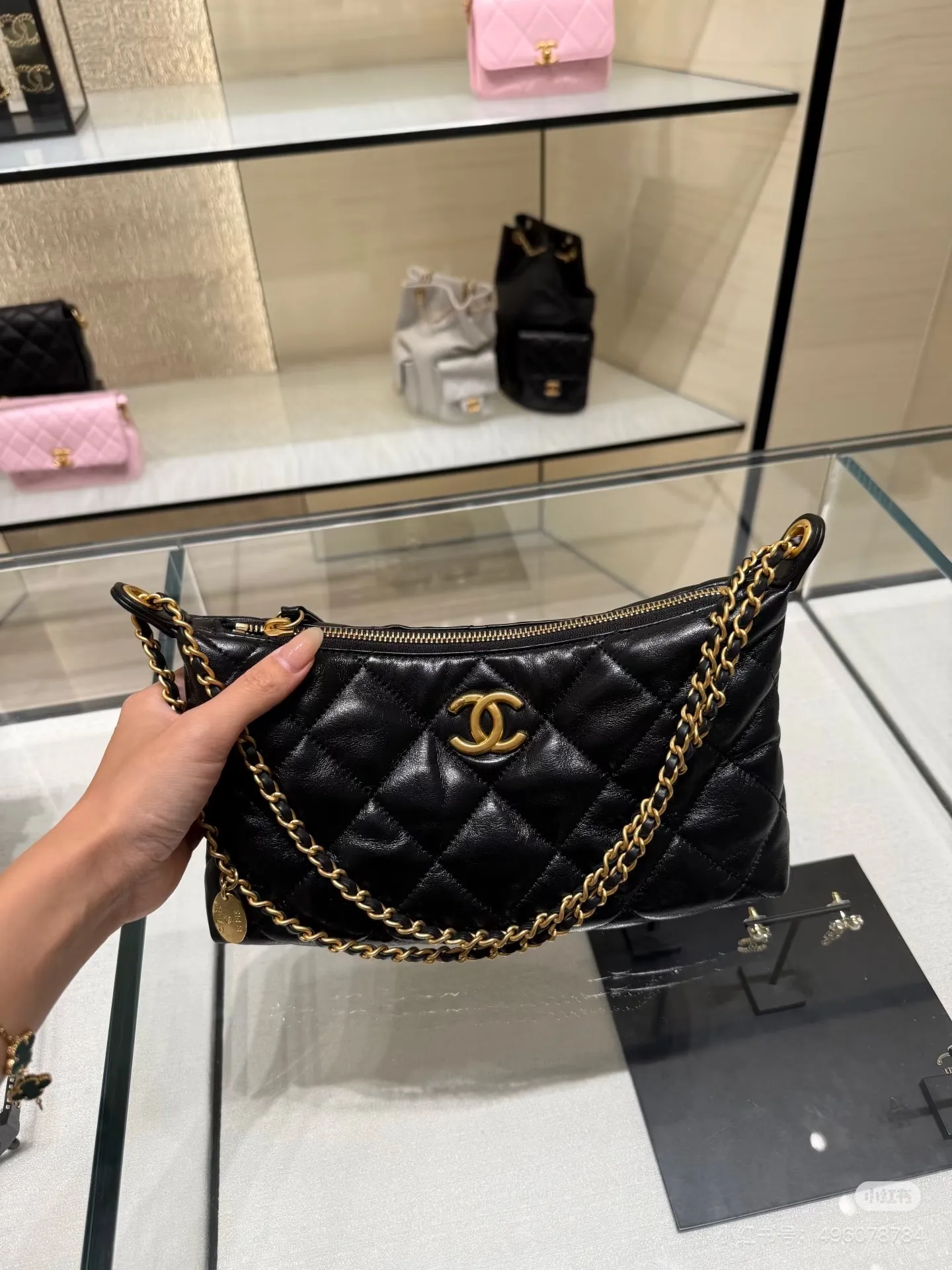 Quilted Hobo Chain Bag D30018299 — view 8