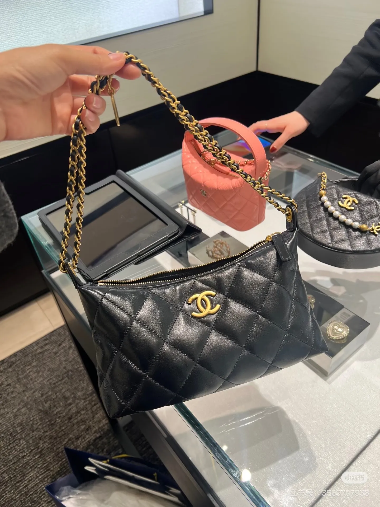 Quilted Hobo Chain Bag D30018299 — view 9