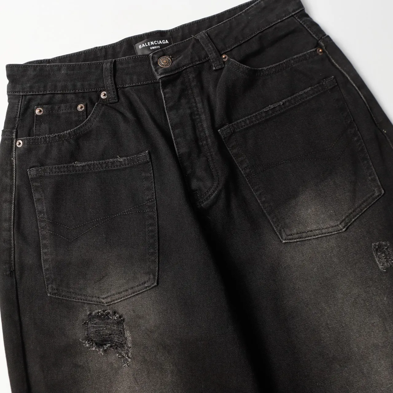 Reversed Pocket Distressed Wide-Leg Jeans D24019935 — view 15