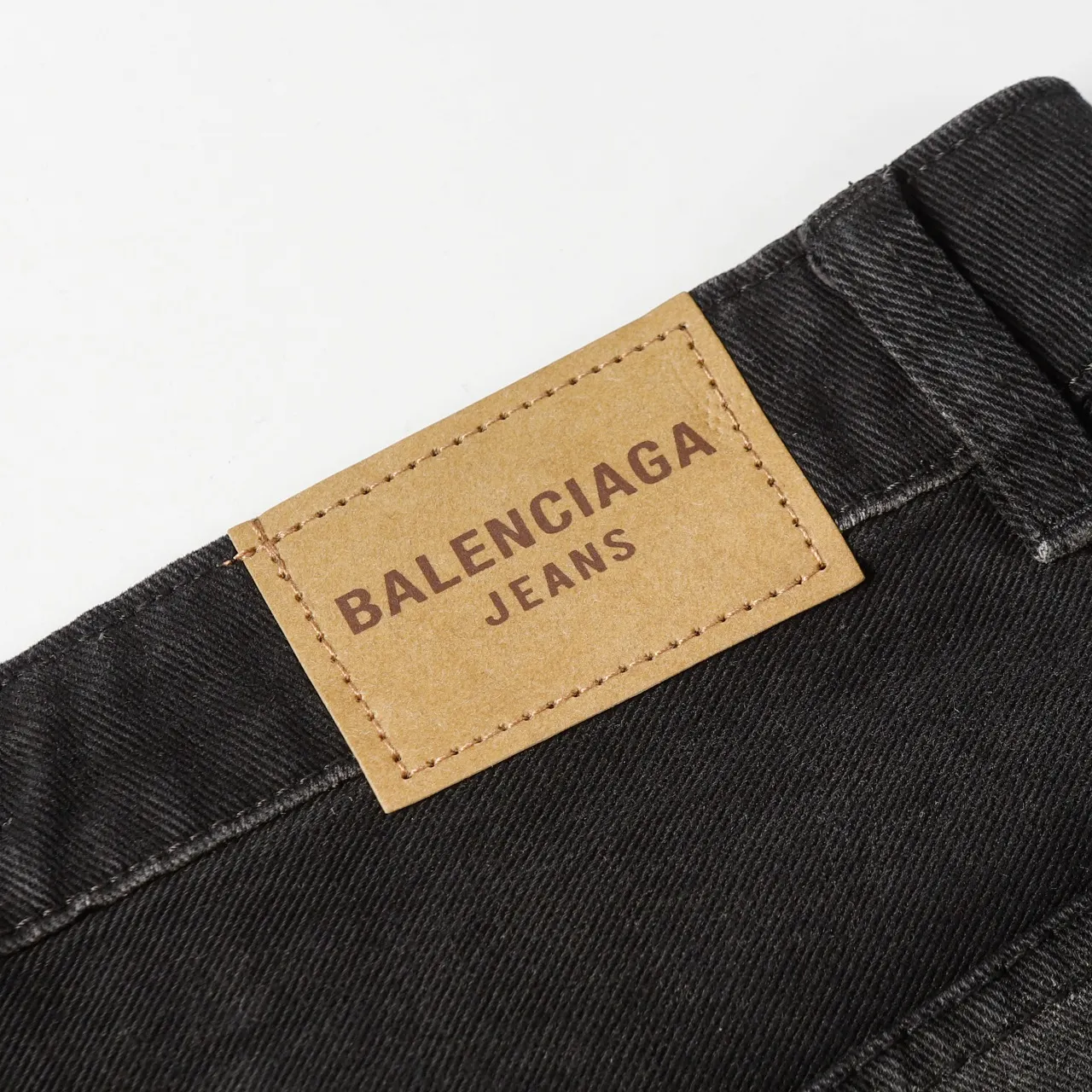 Reversed Pocket Distressed Wide-Leg Jeans D24019935 — view 17