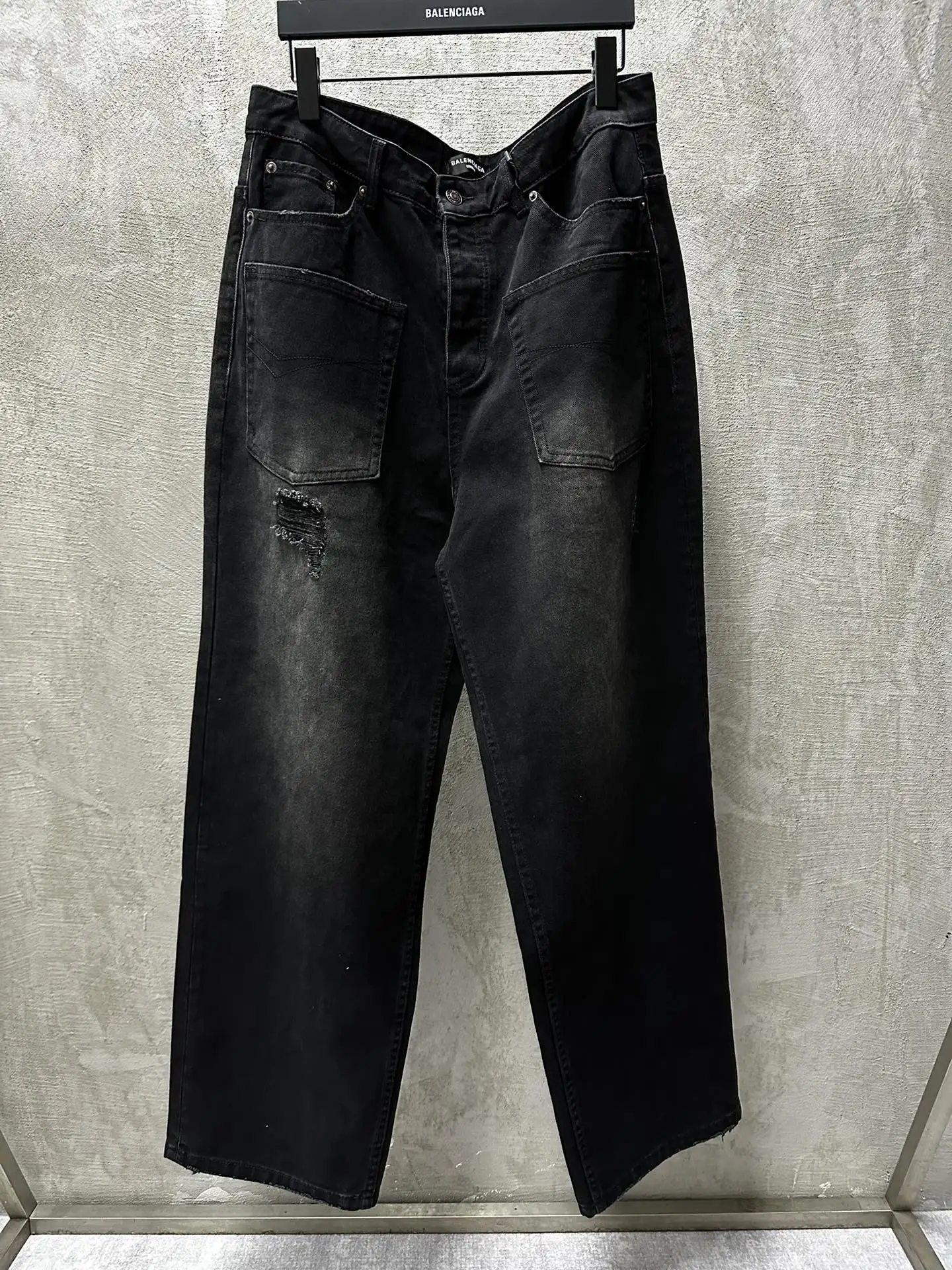 Reversed Pocket Distressed Wide-Leg Jeans D24019935 — view 20