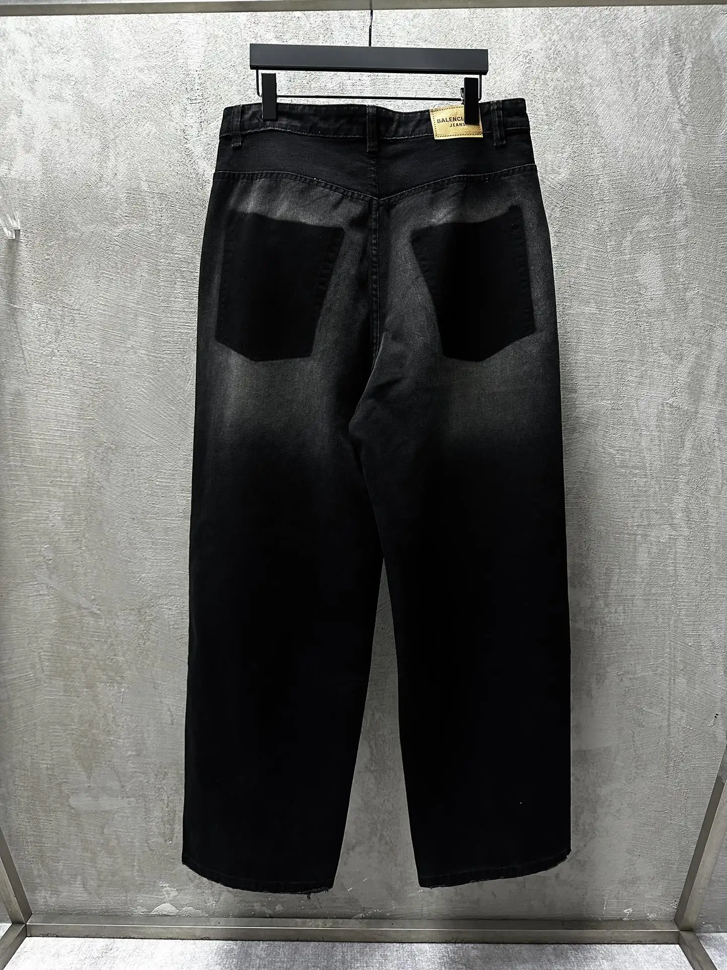 Reversed Pocket Distressed Wide-Leg Jeans D24019935 — view 21