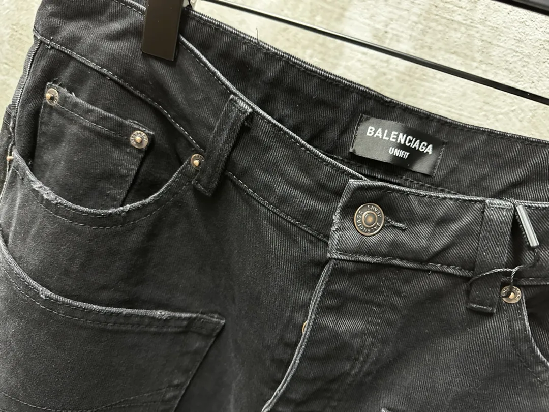 Reversed Pocket Distressed Wide-Leg Jeans D24019935 — view 22