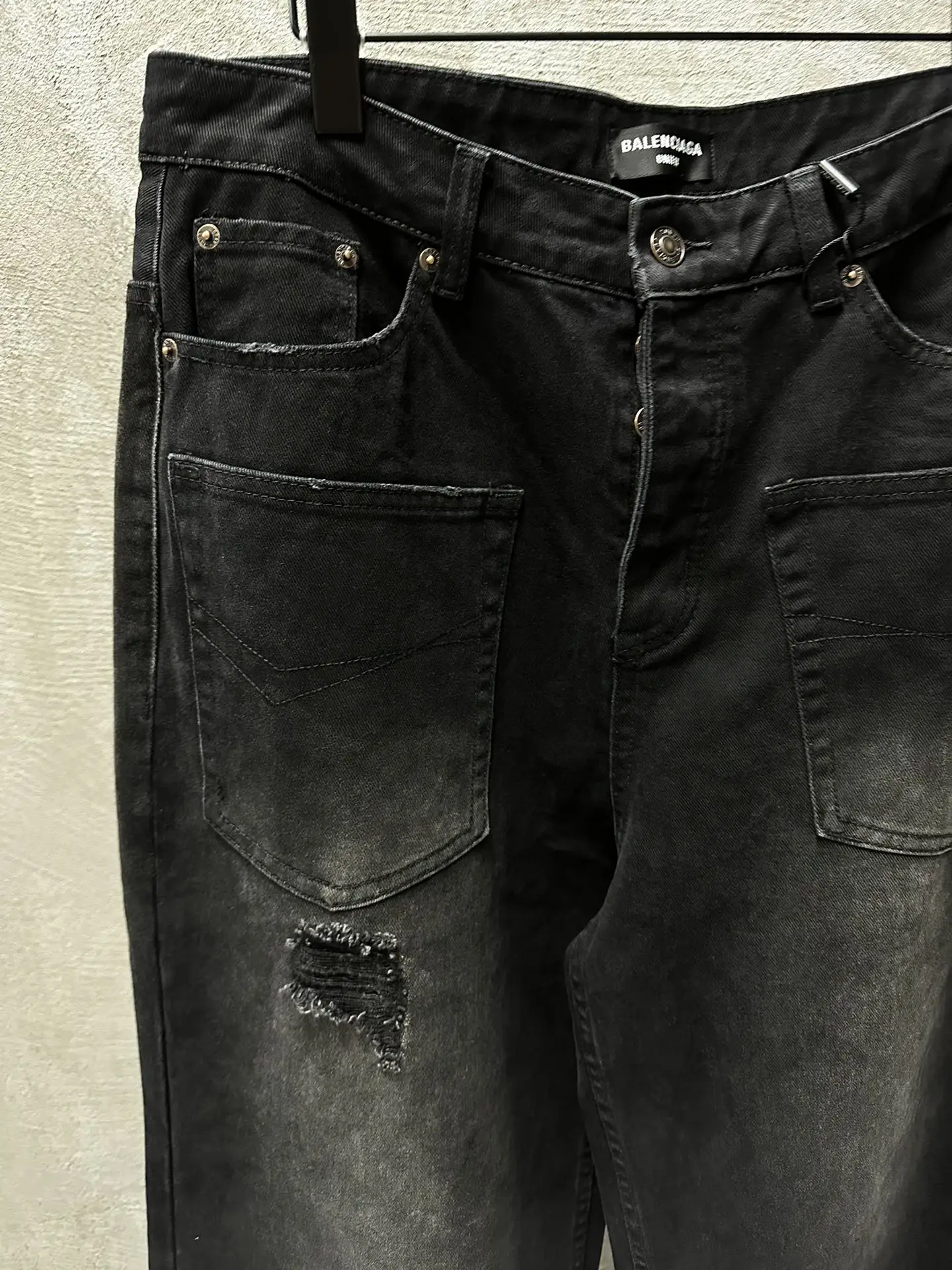 Reversed Pocket Distressed Wide-Leg Jeans D24019935 — view 23