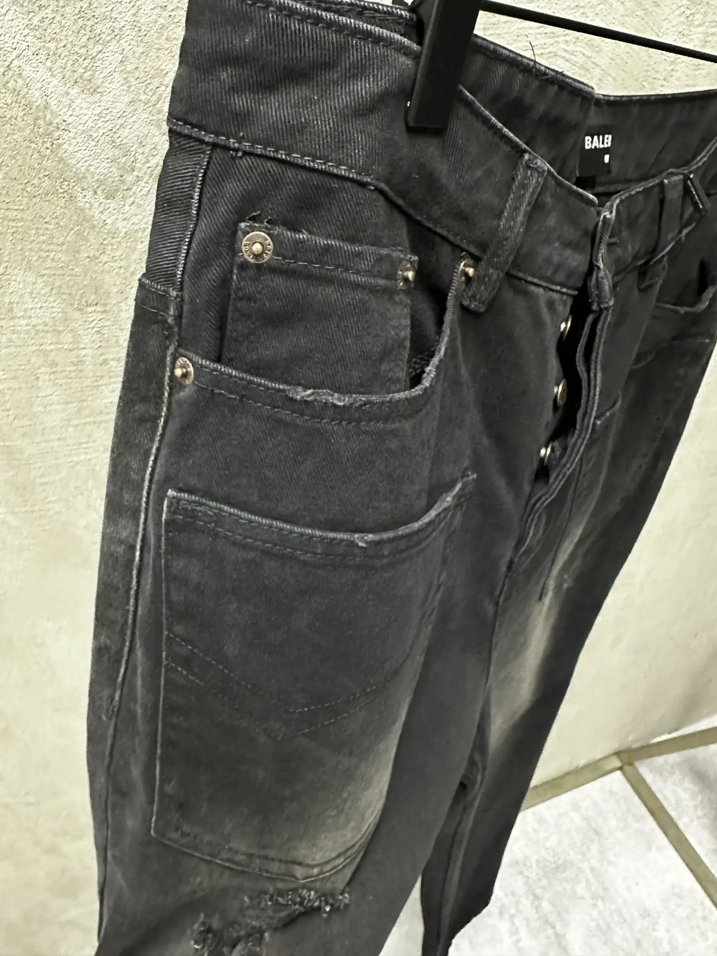 Reversed Pocket Distressed Wide-Leg Jeans D24019935 — view 24