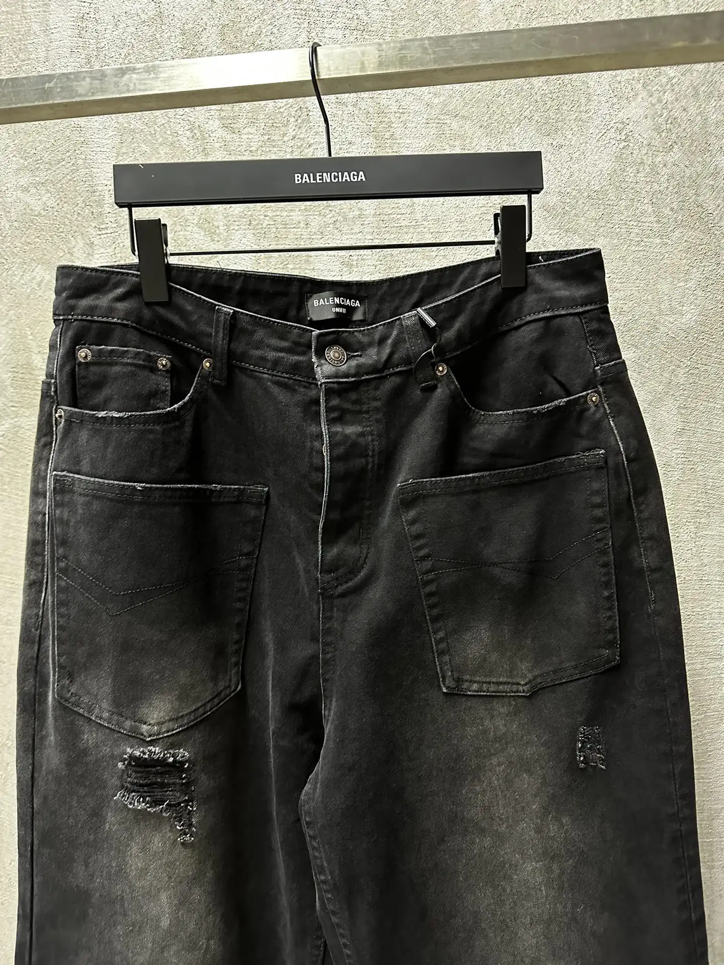 Reversed Pocket Distressed Wide-Leg Jeans D24019935 — view 26