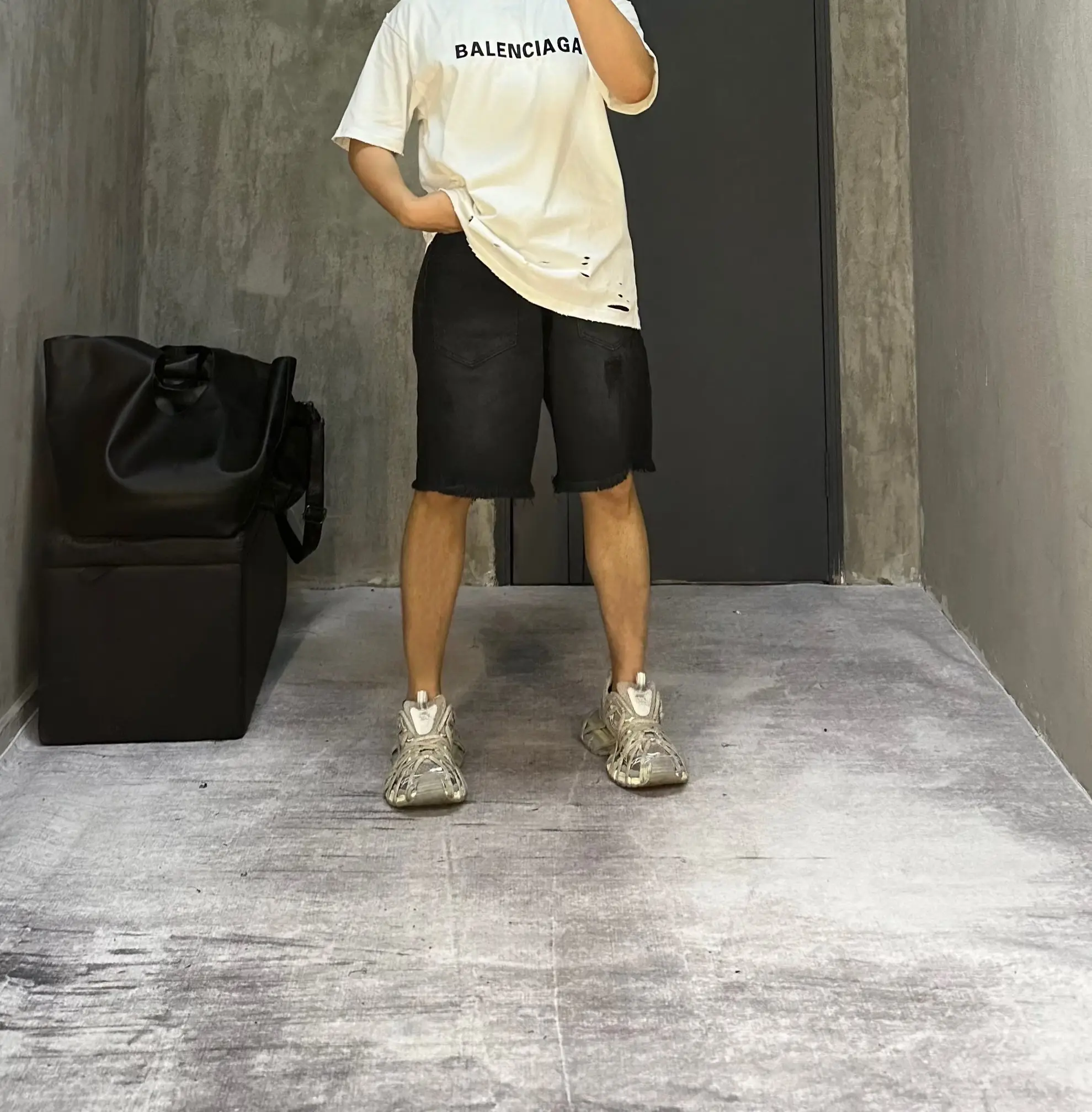 Distressed Raw-Hem Denim Shorts D21519933