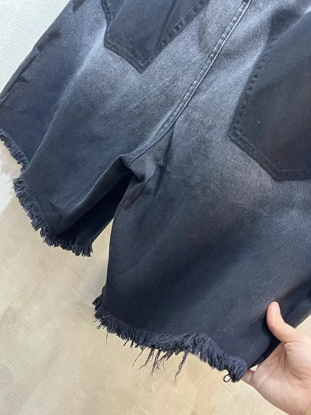 Distressed Raw-Hem Denim Shorts D21519933 — view 11