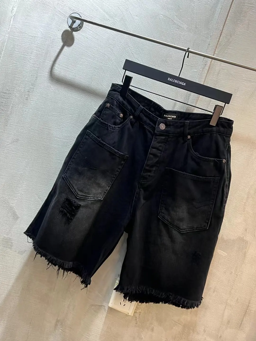 Distressed Raw-Hem Denim Shorts D21519933 — view 12