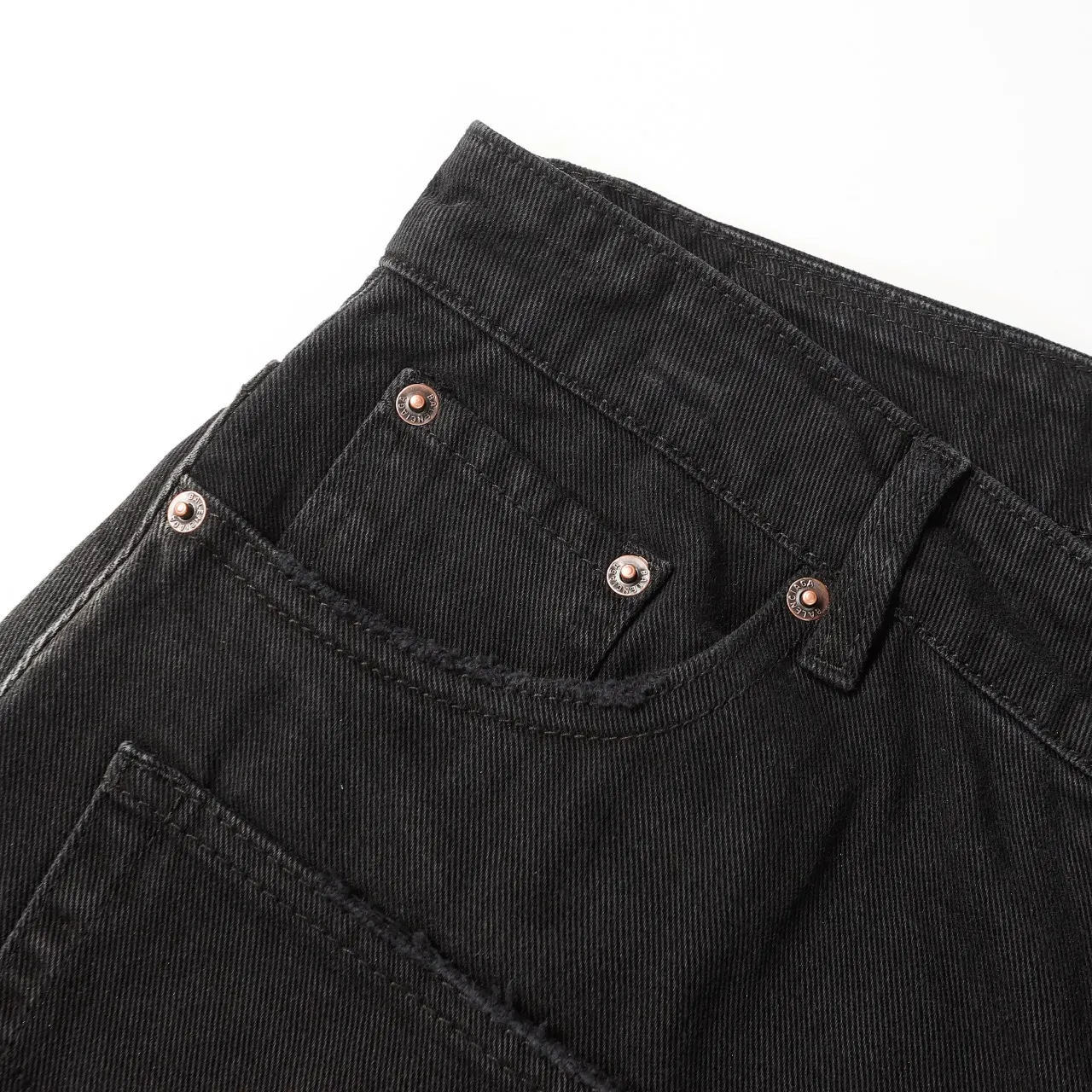 Distressed Frayed Denim Shorts D21519934 — view 4