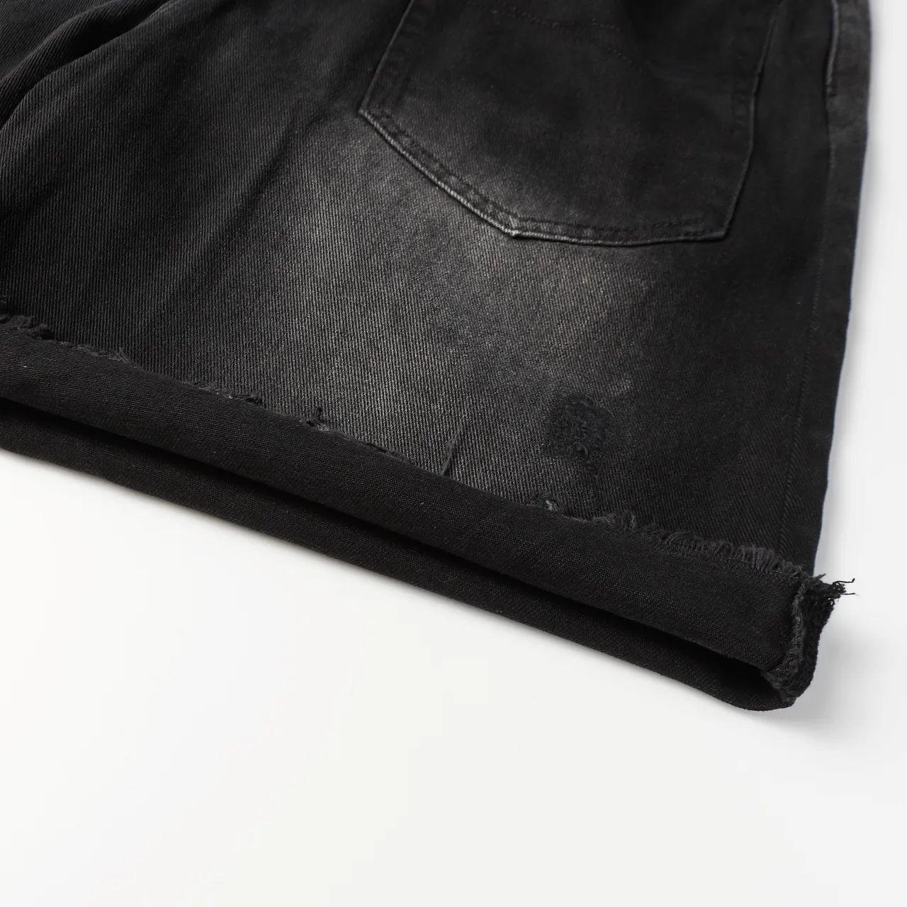 Distressed Frayed Denim Shorts D21519934 — view 6