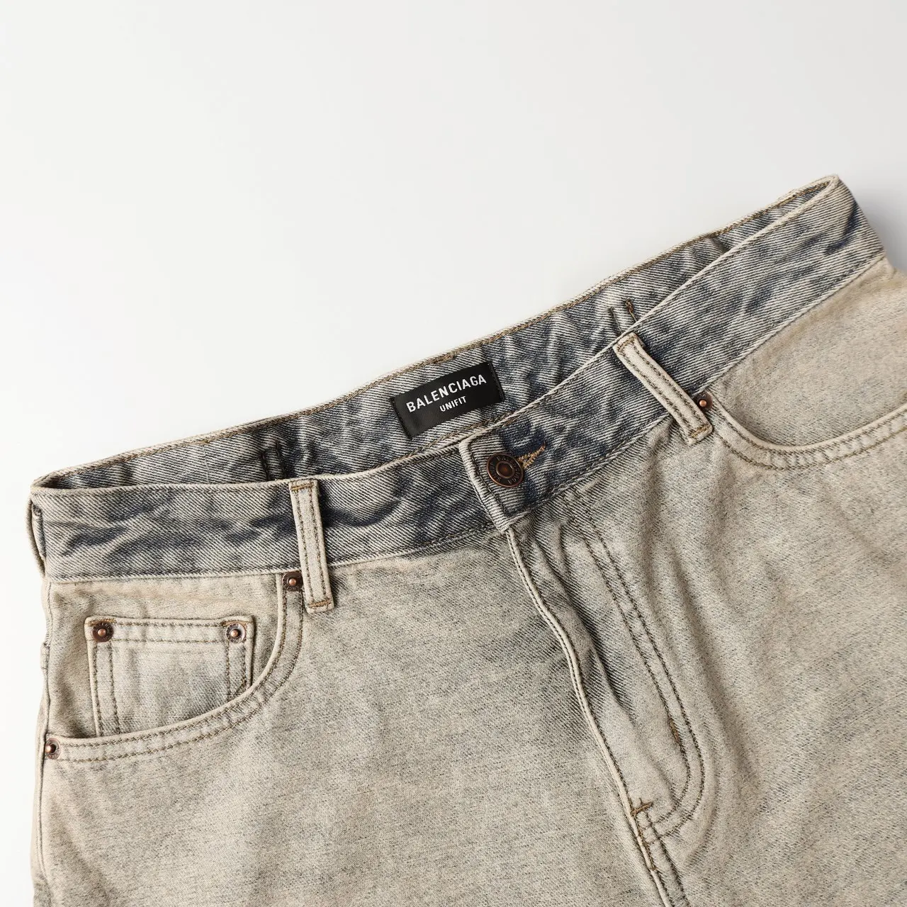 Inside-Out Effect Baggy Denim Shorts D21020017 — view 3