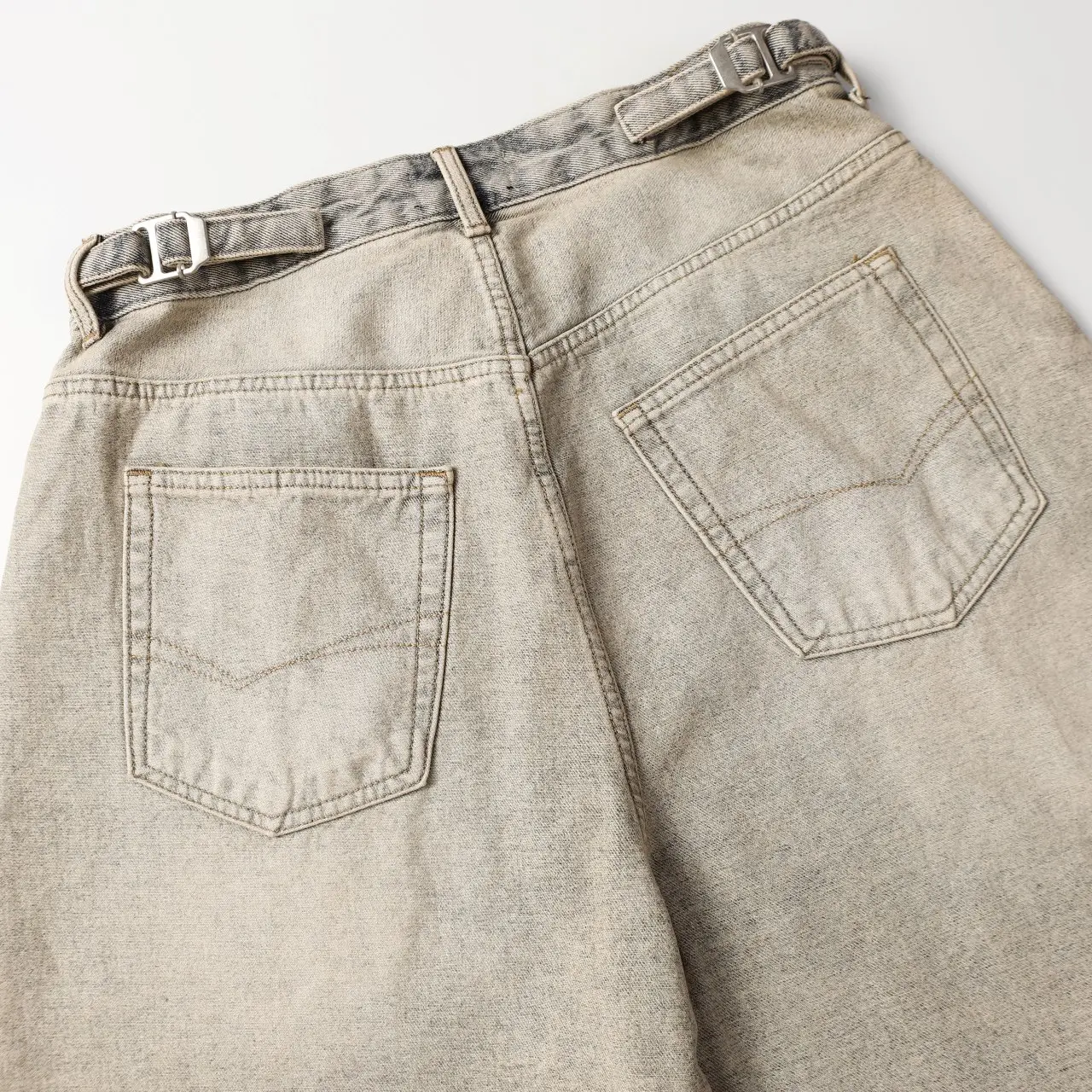 Inside-Out Effect Baggy Denim Shorts D21020017 — view 4