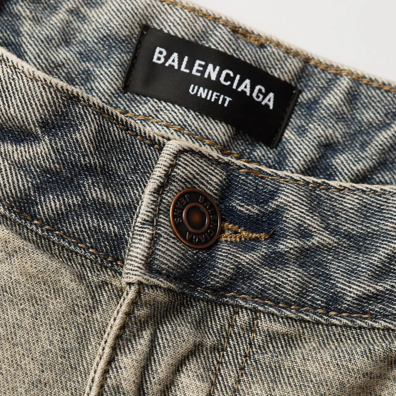 Inside-Out Effect Baggy Denim Shorts D21020017 — view 5