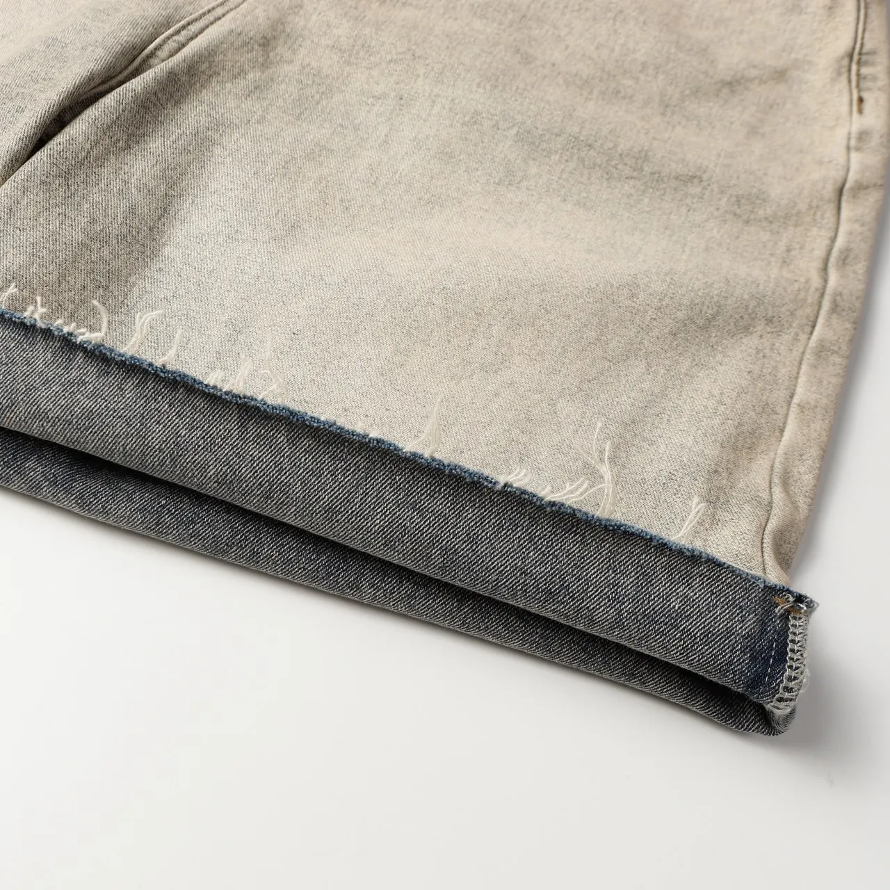Inside-Out Effect Baggy Denim Shorts D21020017 — view 8