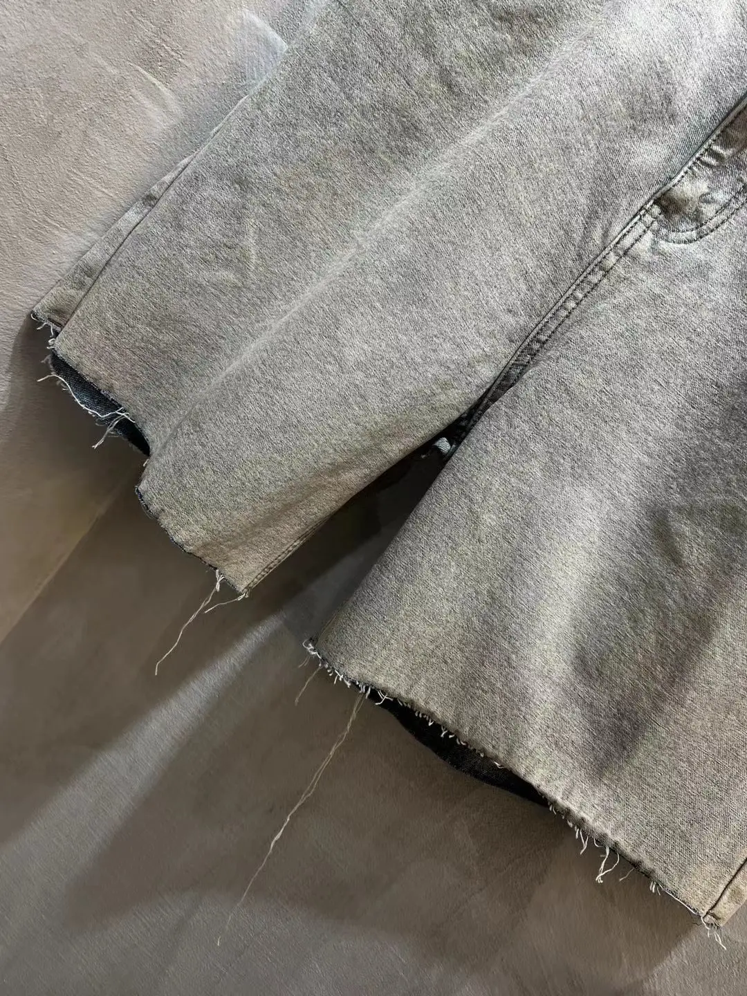 Inside-Out Effect Baggy Denim Shorts D21020017 — view 12