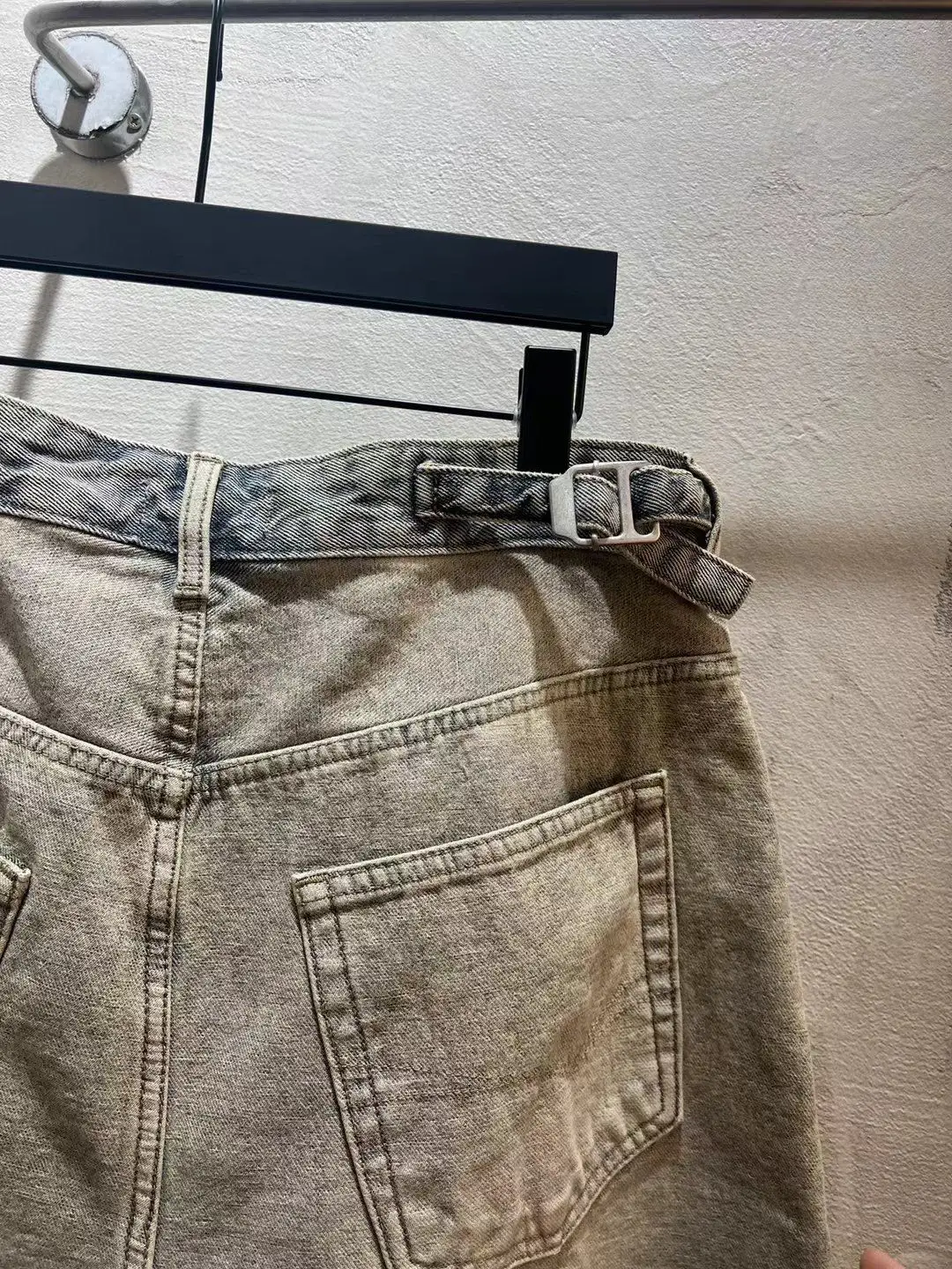 Inside-Out Effect Baggy Denim Shorts D21020017 — view 13