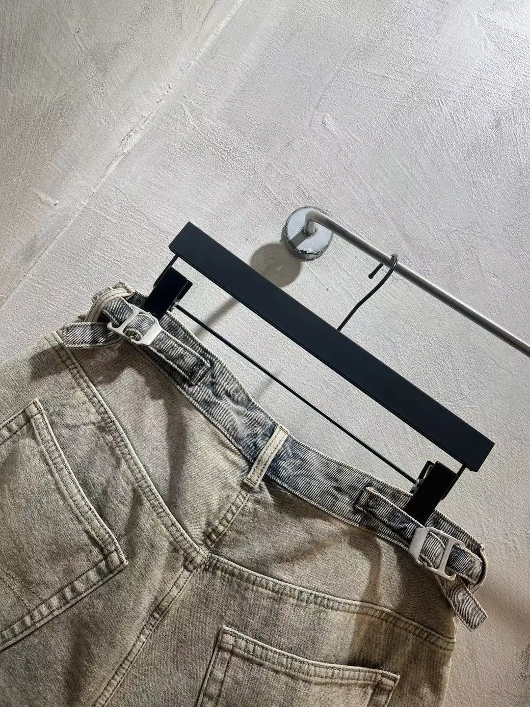 Inside-Out Effect Baggy Denim Shorts D21020017 — view 14