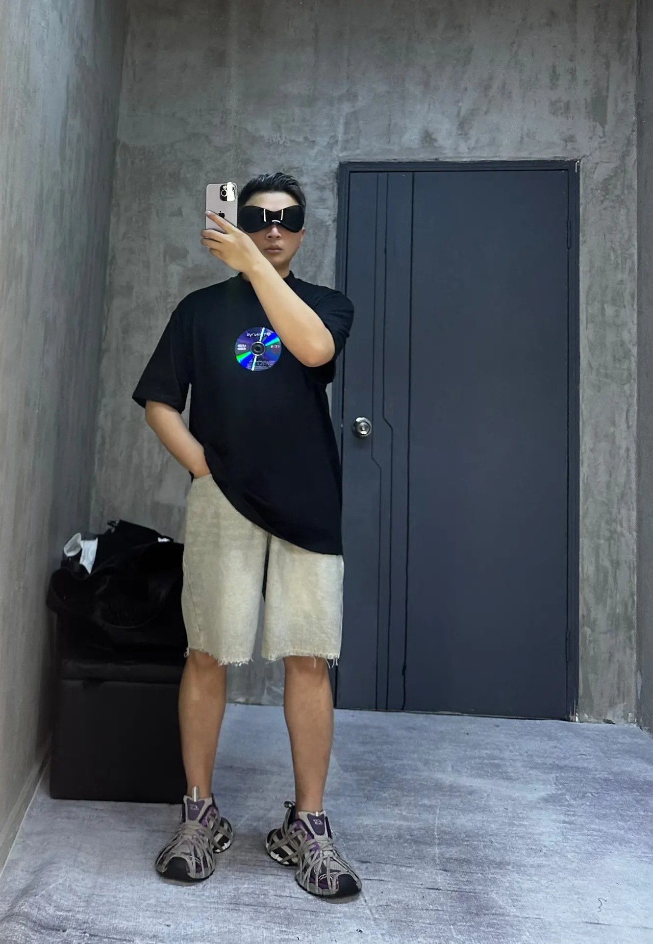 Baggy Inside-Out Washed Denim Shorts D21019932