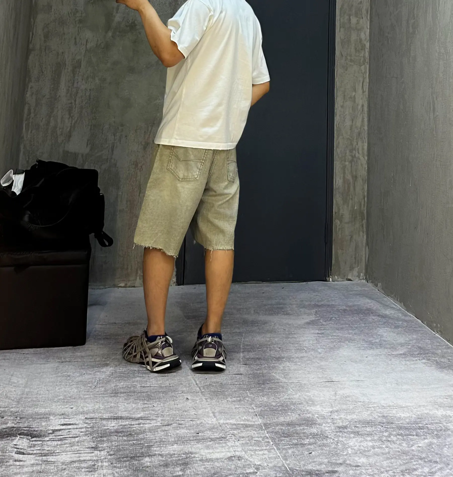 Baggy Inside-Out Washed Denim Shorts D21019932 — view 6