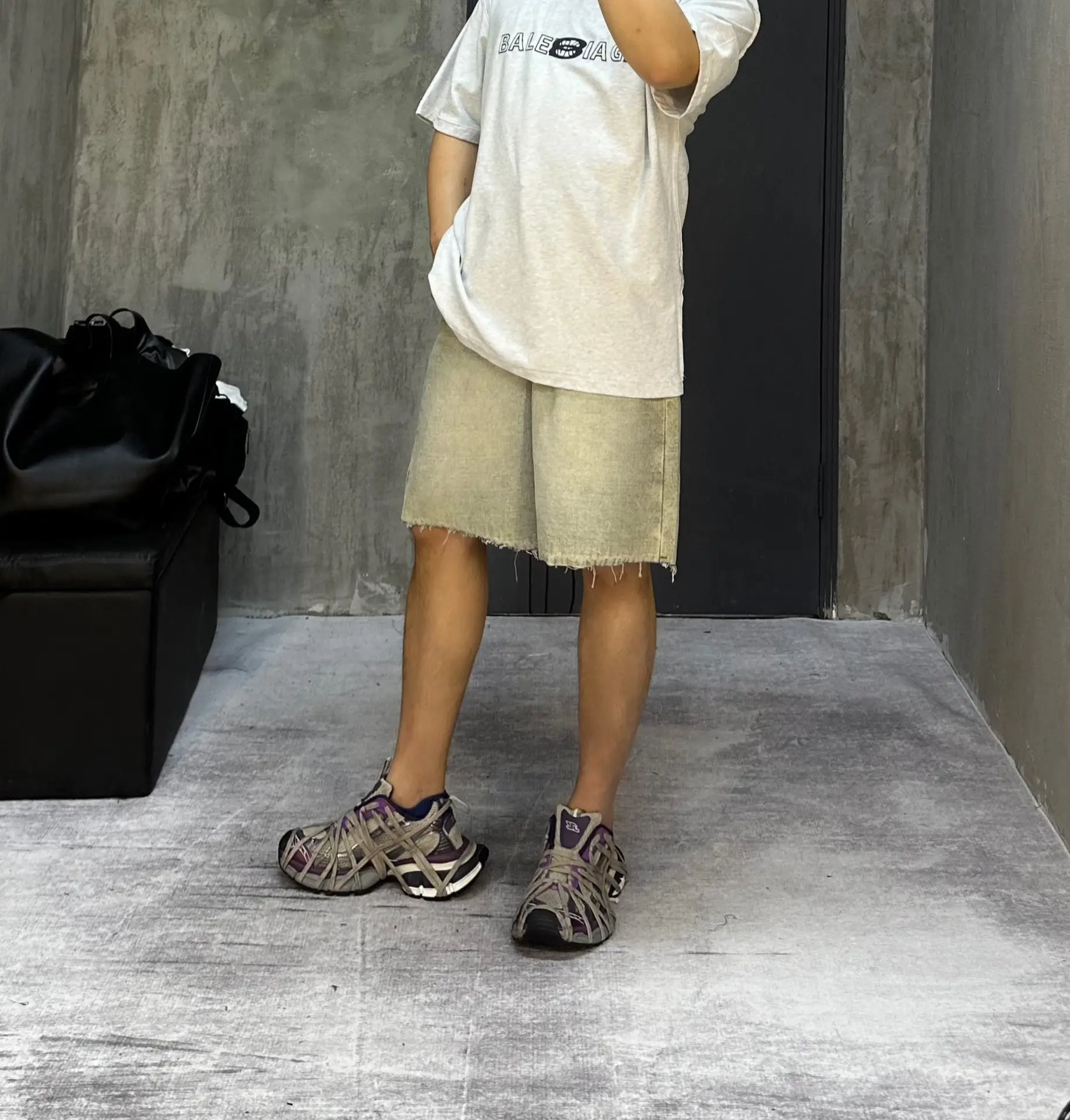 Baggy Inside-Out Washed Denim Shorts D21019932 — view 7