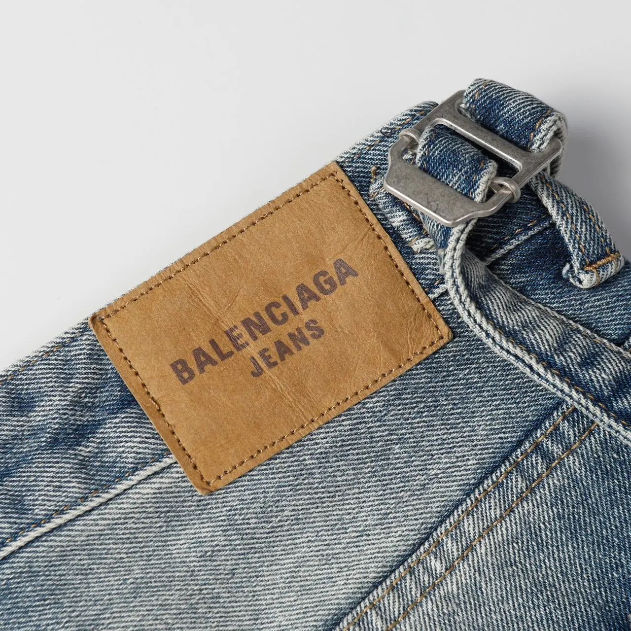 Distressed Wide-Leg Denim Shorts D21519930 — view 8
