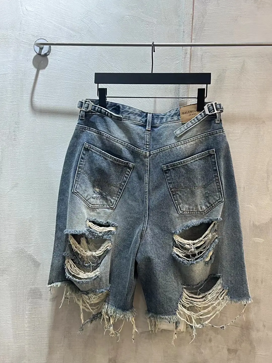 Distressed Wide-Leg Denim Shorts D21519931 — view 2