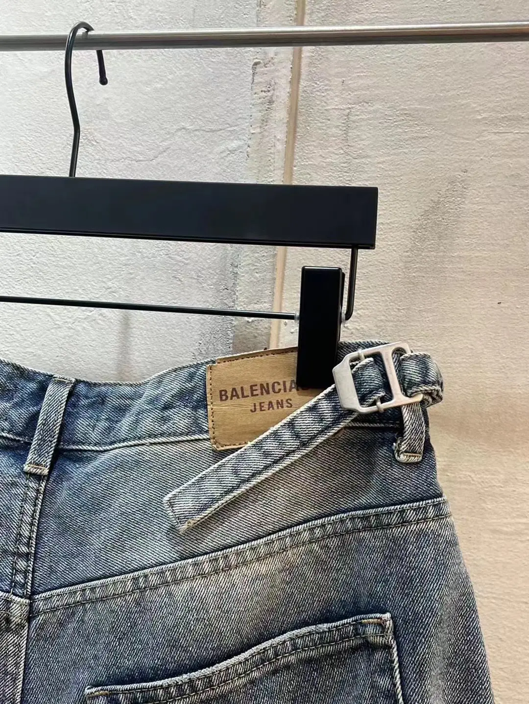 Distressed Wide-Leg Denim Shorts D21519931 — view 6