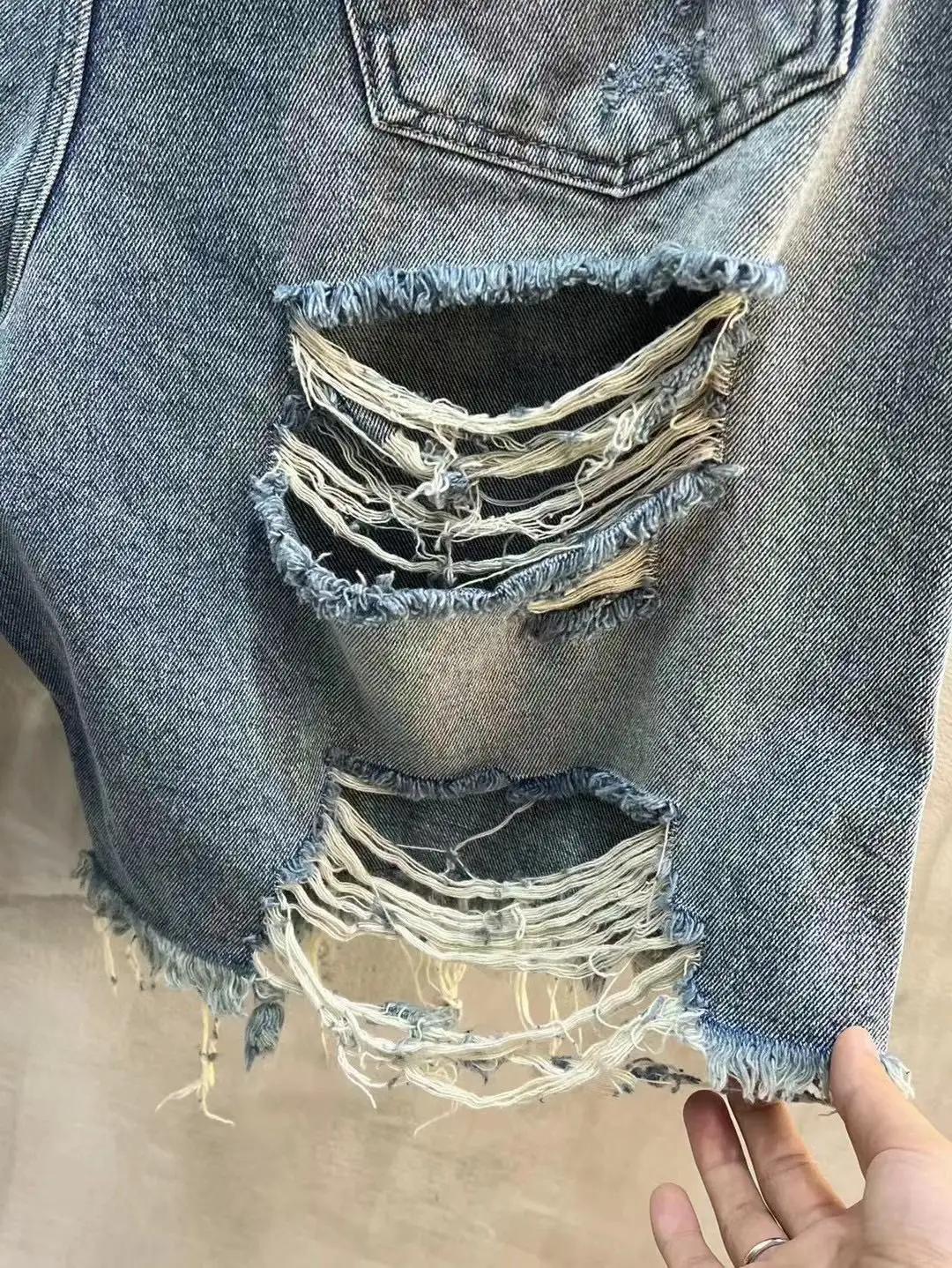 Distressed Wide-Leg Denim Shorts D21519931 — view 7