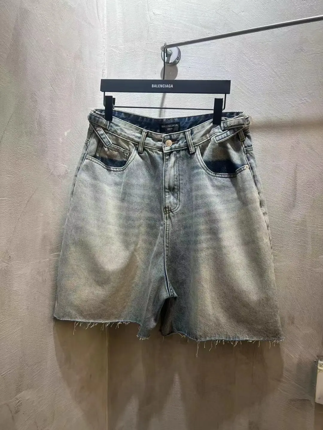 Baggy Washed Denim Shorts D21519929 — view 16