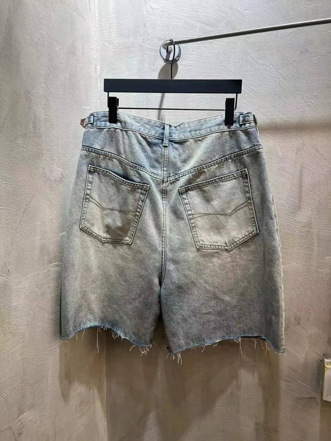 Baggy Washed Denim Shorts D21519929 — view 17