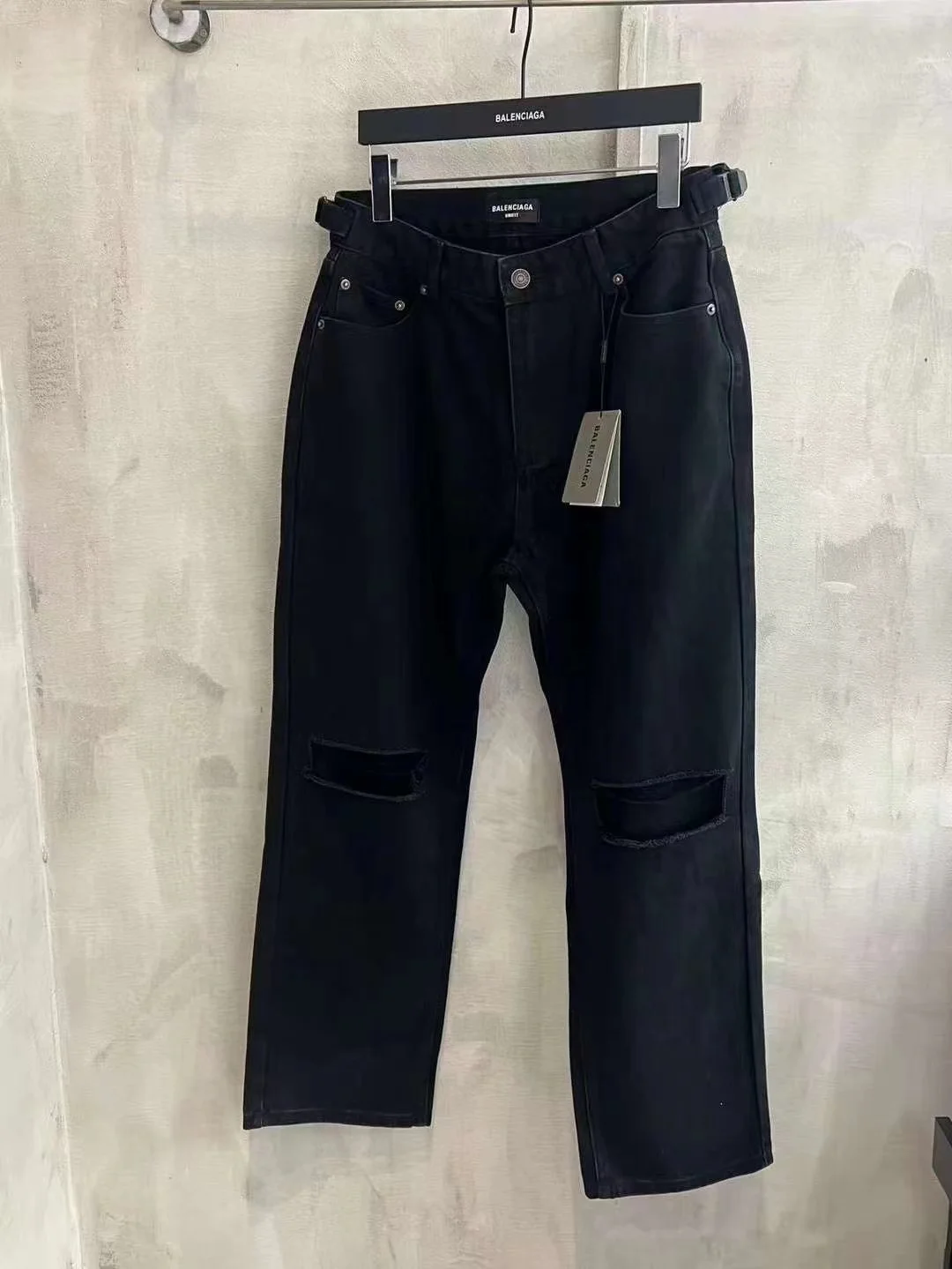 Busted Knee Straight-Leg Jeans D20021846 — view 18