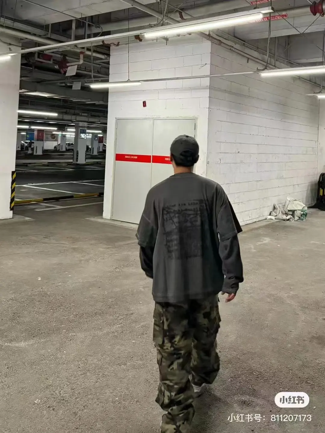 Balenciaga Hand-Painted Camouflage Cargo Trousers D23521845 — view 7
