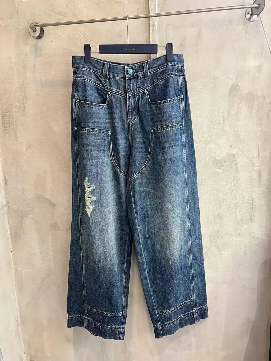 Turquoise Studded Relaxed-Fit Jeans D25519926
