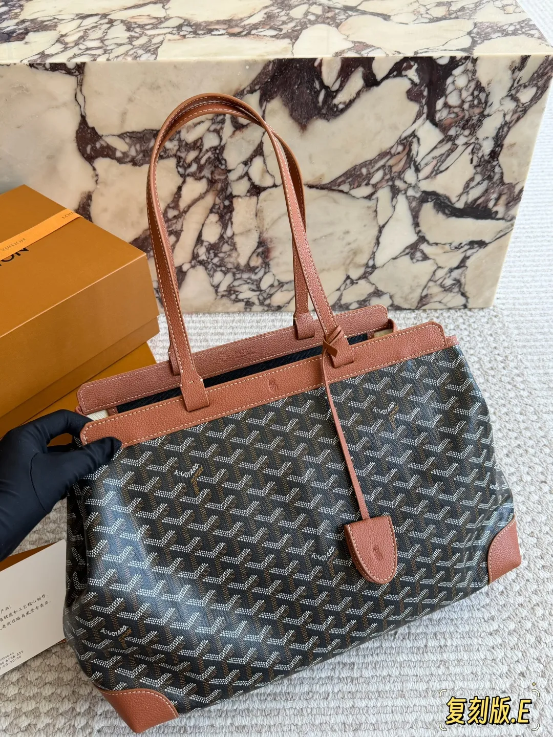 Bellechasse Biaude Monogram Tote Bag D31018414 — view 11