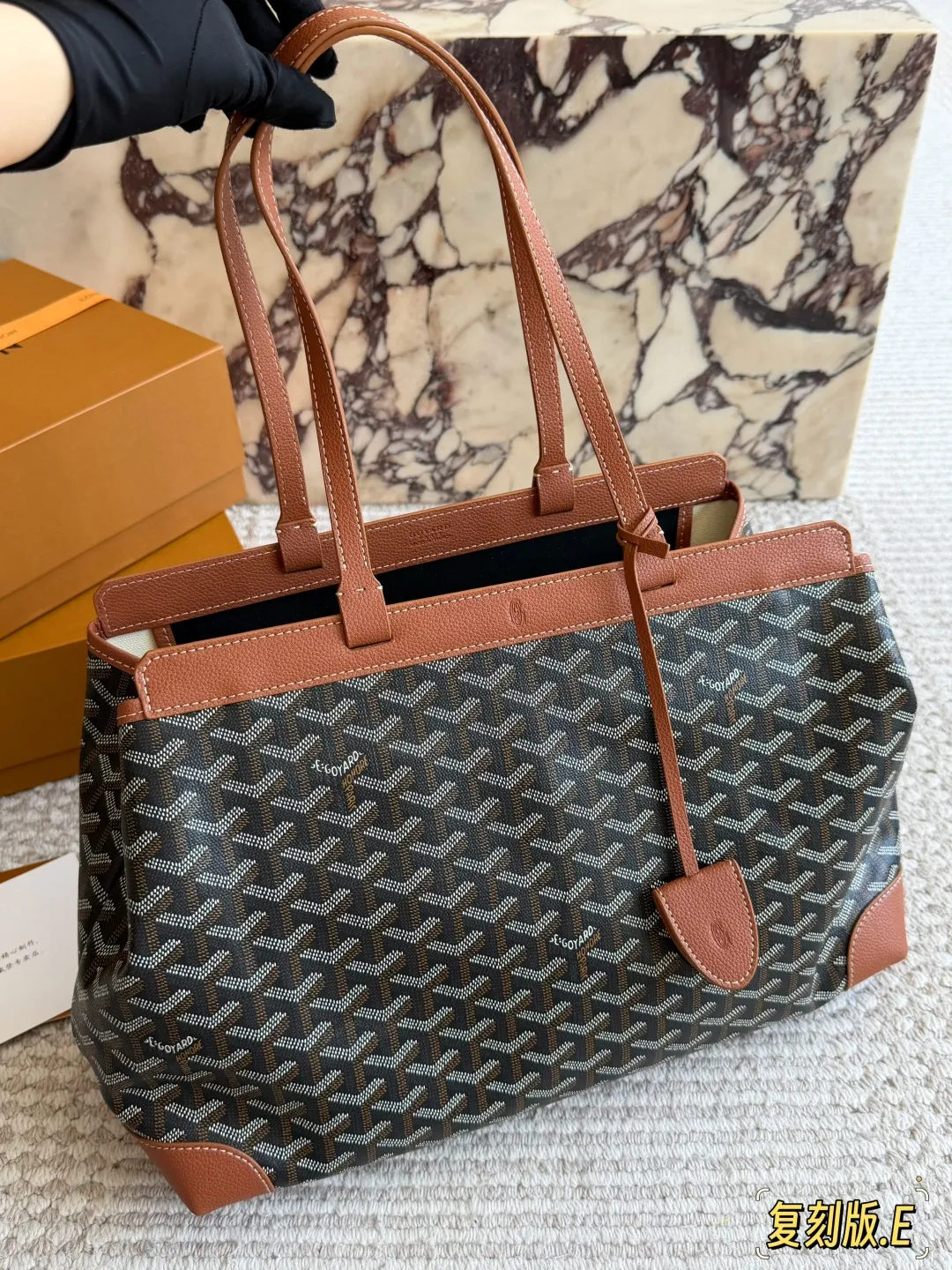 Bellechasse Biaude Monogram Tote Bag D31018414 — view 7