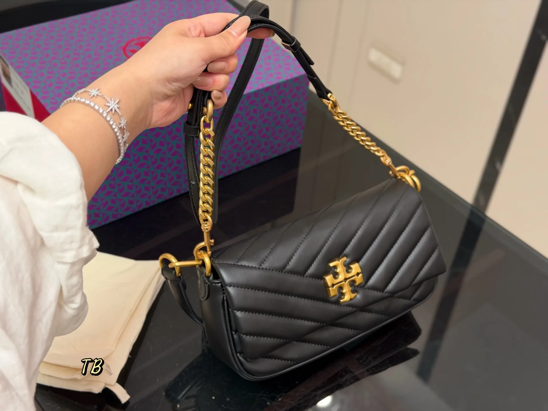 Kira Chevron Quilted Shoulder Bag D31018027 — view 2