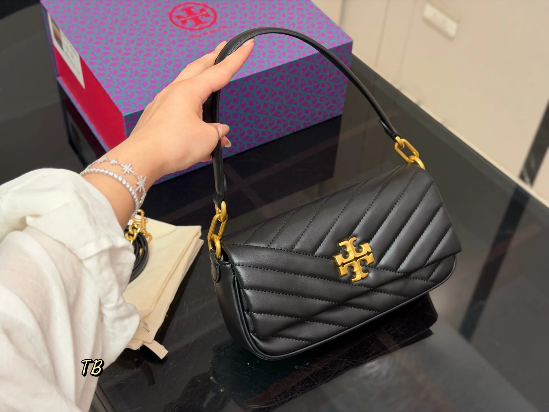 Kira Chevron Quilted Shoulder Bag D31018027 — view 10
