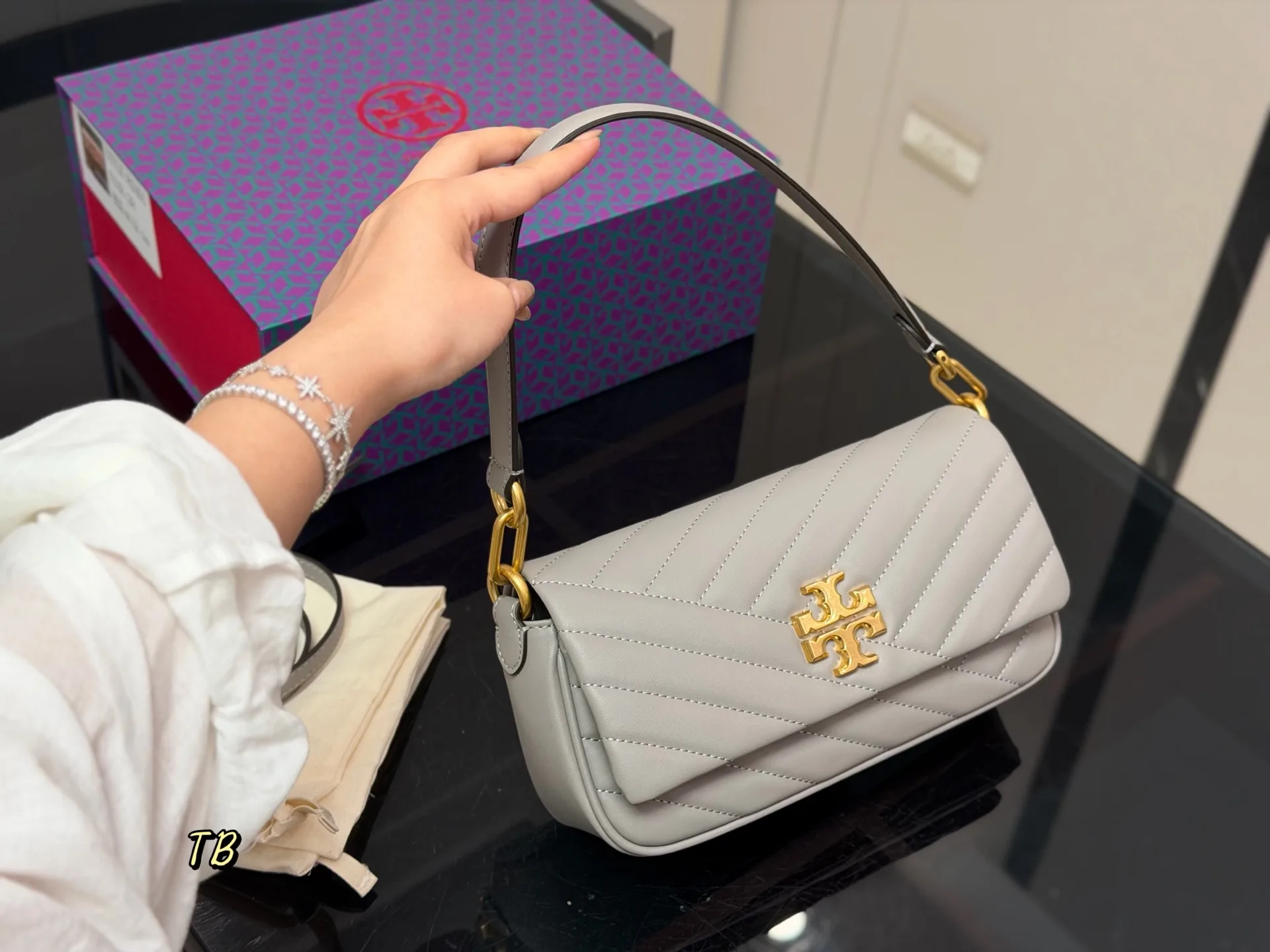 Kira Chevron Quilted Shoulder Bag D31018027 — view 13