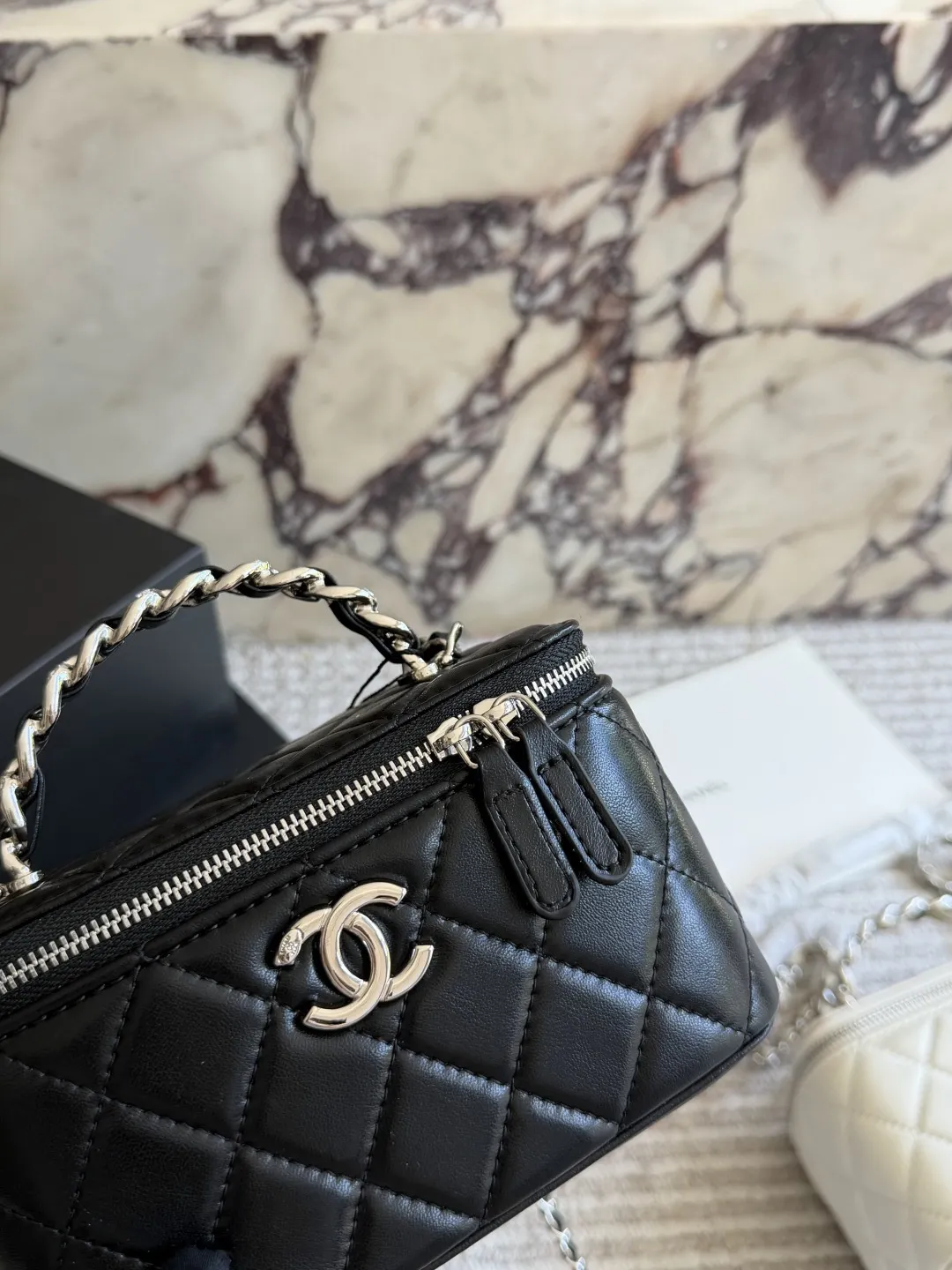Quilted Lambskin Vanity Case with Top Handle D31018283 — view 4