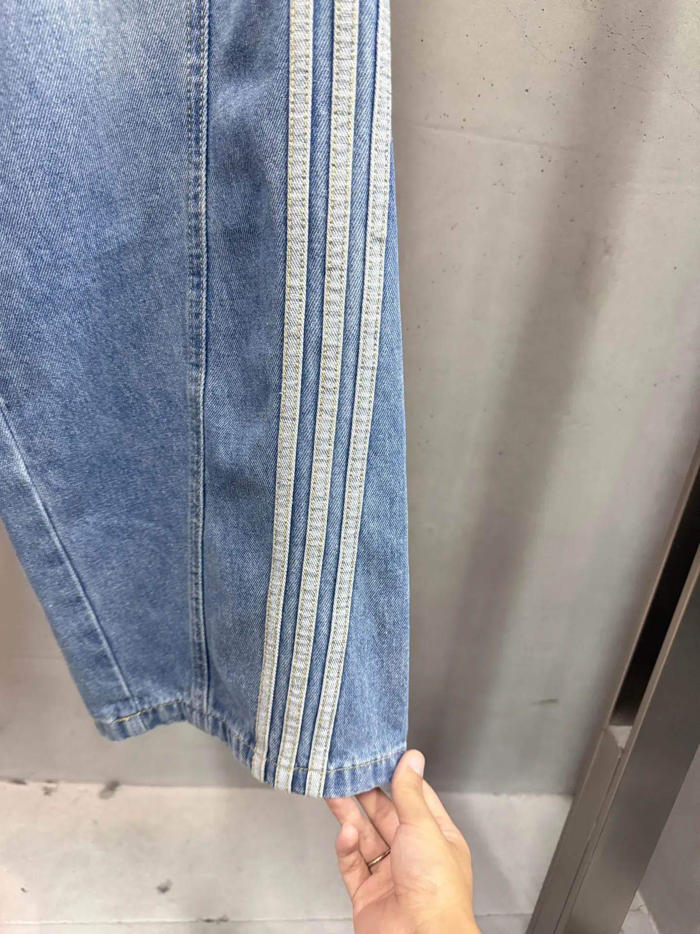 Adidas Originals Retro Stripe Straight-Leg Jeans D19521842 — view 6