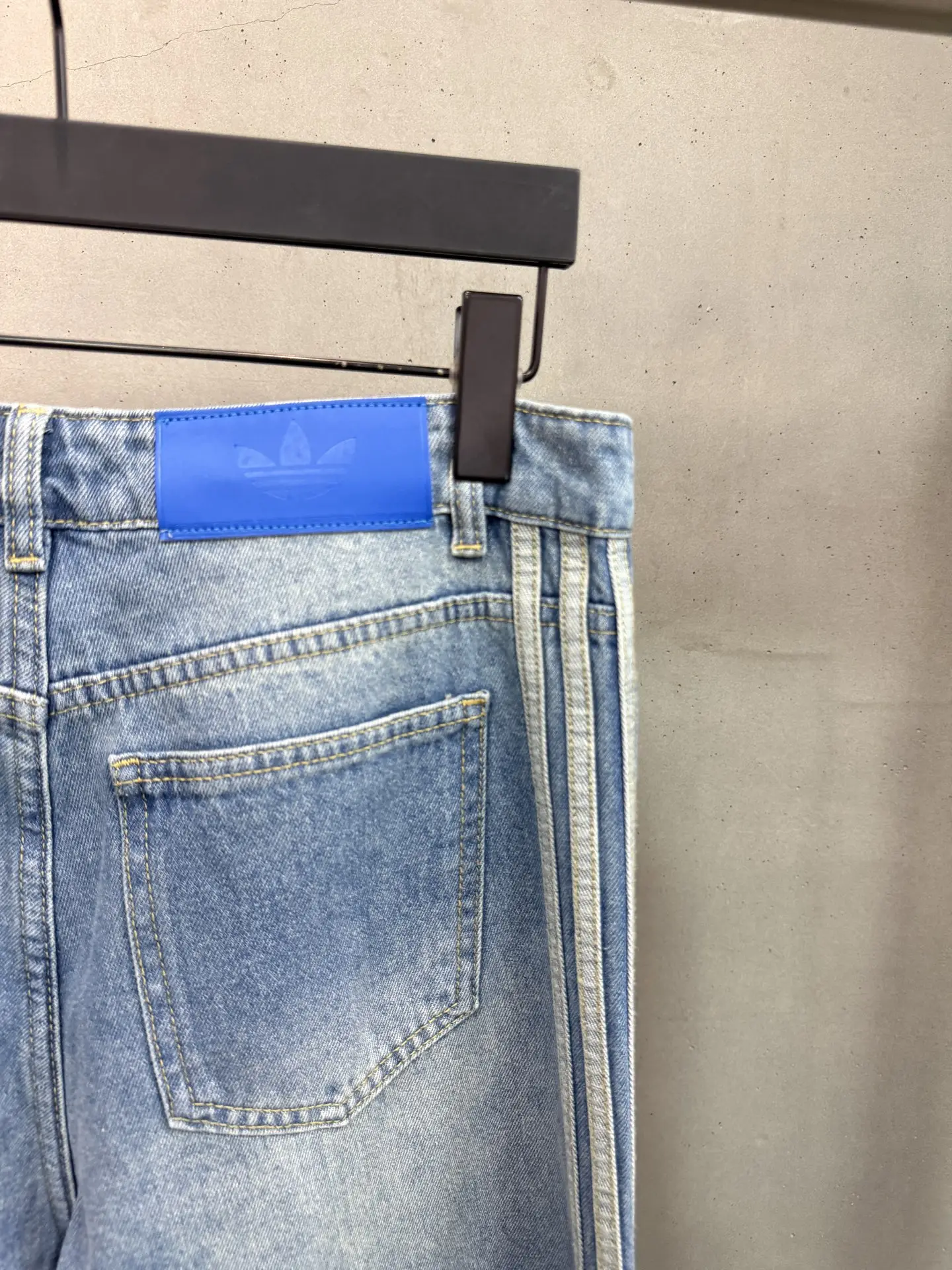 Adidas Originals Retro Stripe Straight-Leg Jeans D19521842 — view 8