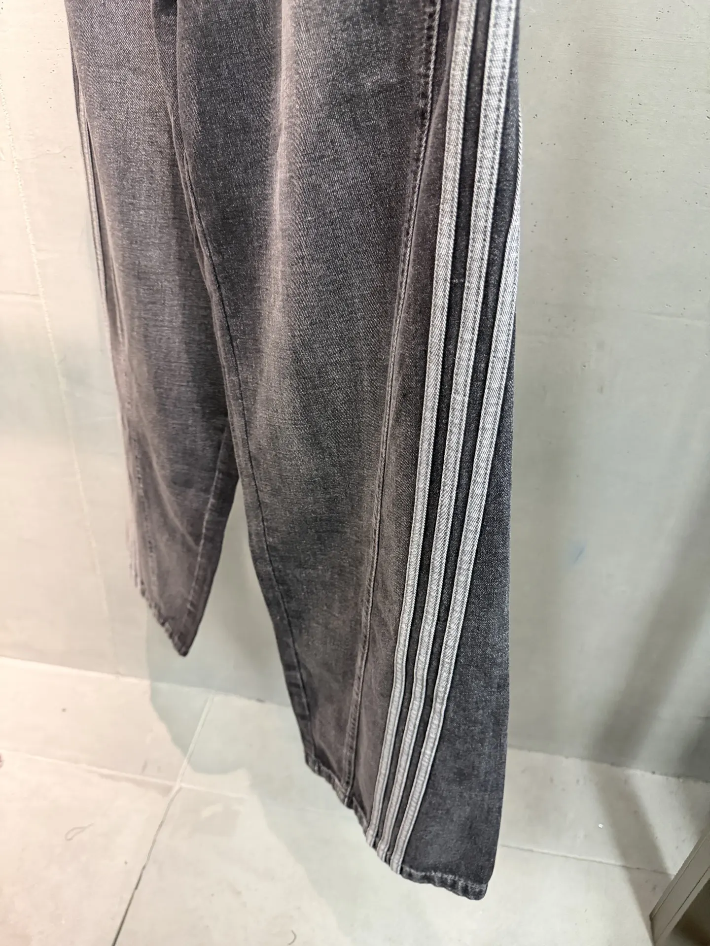 Washed Denim Three-Stripe Straight-Leg Jeans D19521843 — view 6
