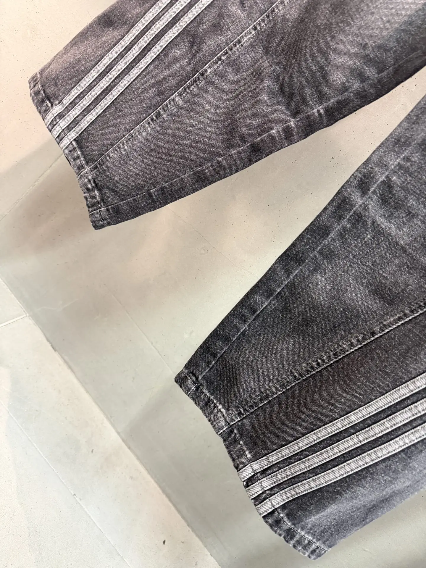 Washed Denim Three-Stripe Straight-Leg Jeans D19521843 — view 7