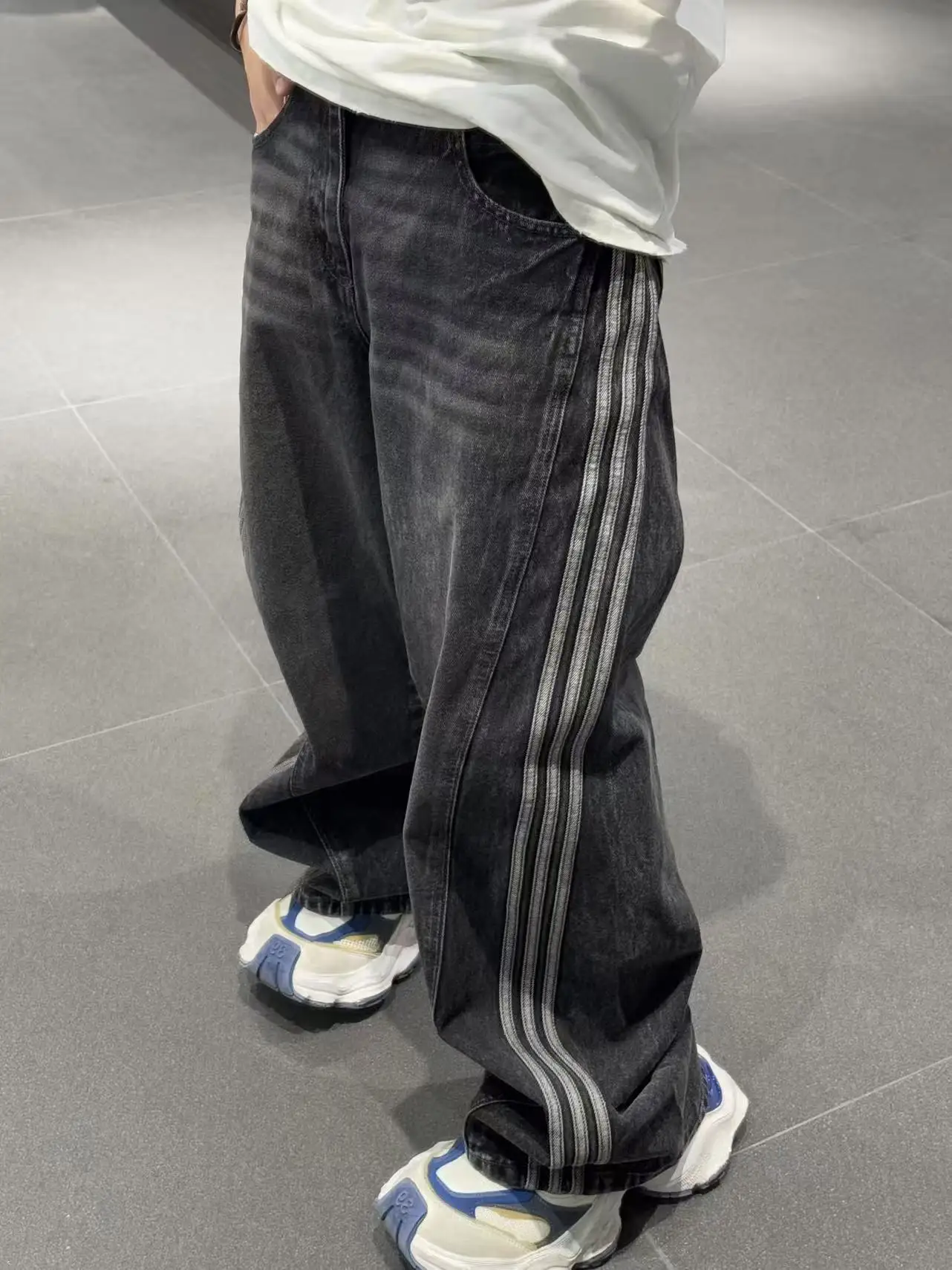 Adidas Originals Washed Wide-Leg Jeans D19521844 — view 3