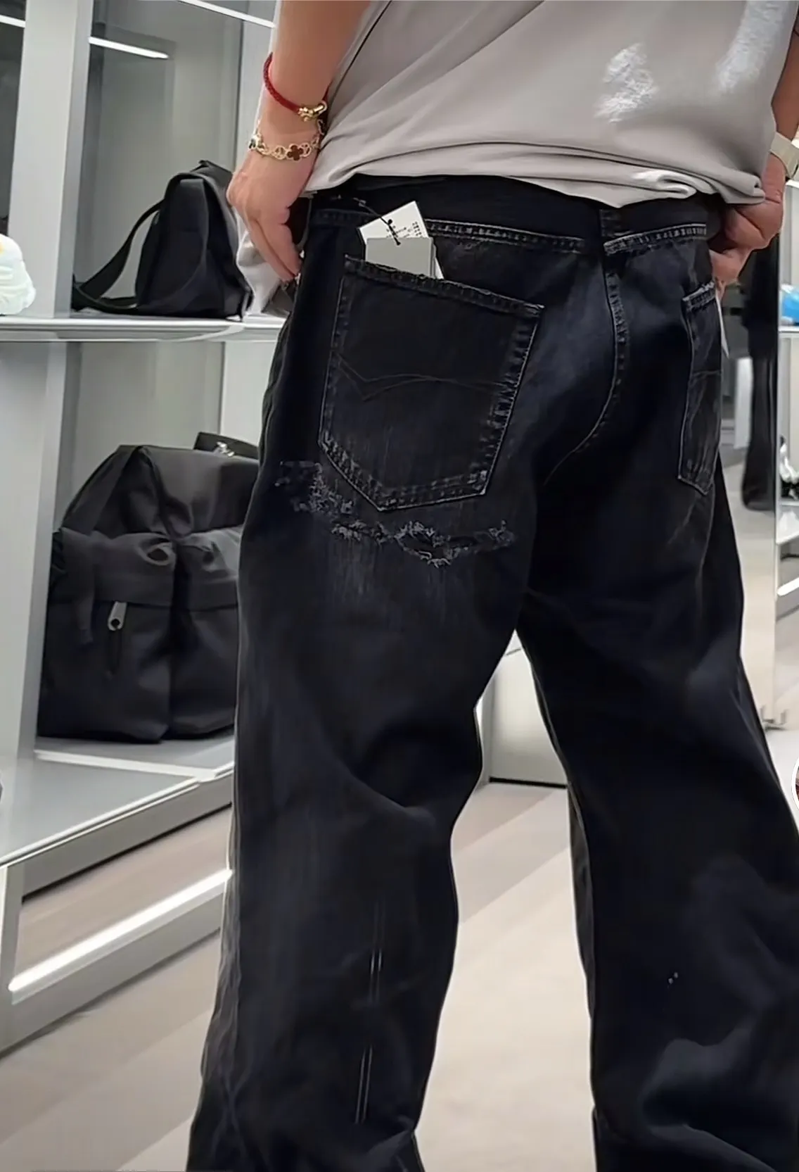 Distressed Wide-Leg Denim Jeans D21021868 — view 5