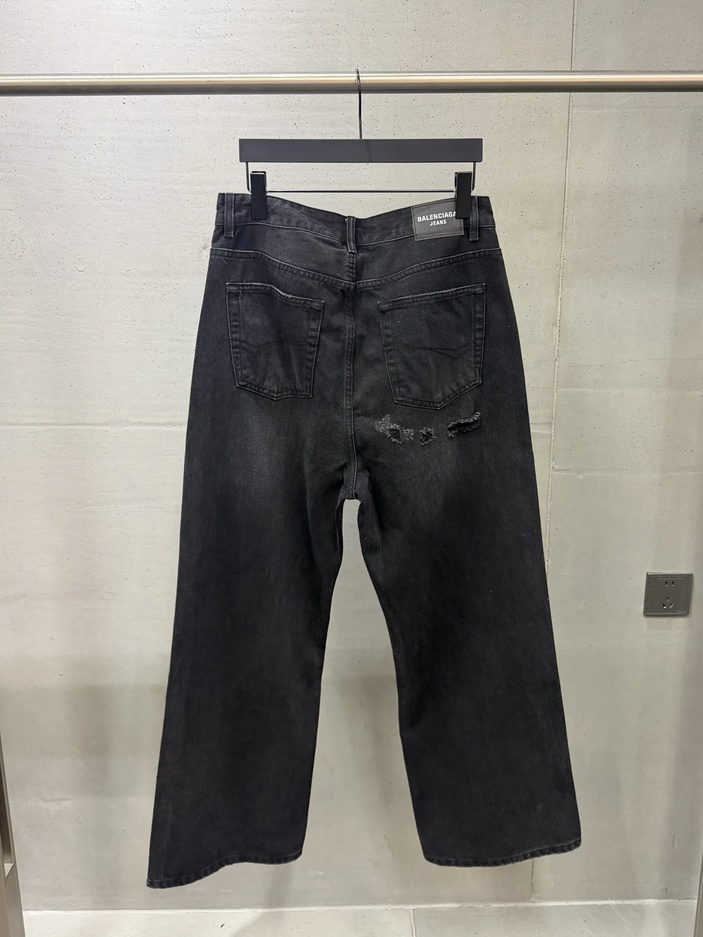 Distressed Wide-Leg Denim Jeans D21021869 — view 2