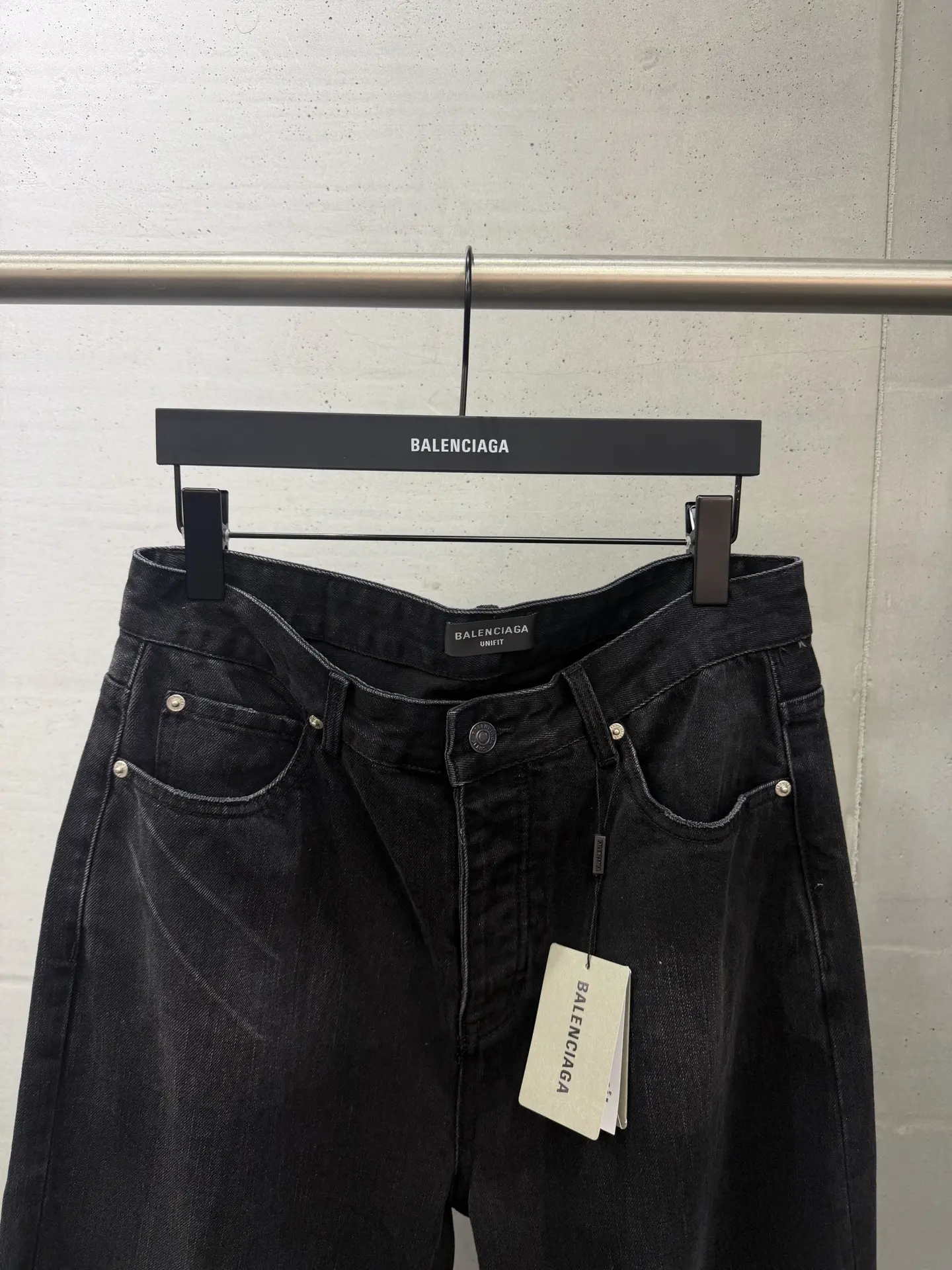 Distressed Wide-Leg Denim Jeans D21021869 — view 3
