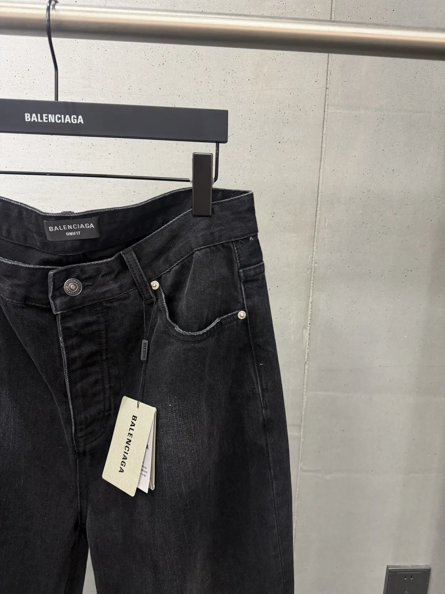 Distressed Wide-Leg Denim Jeans D21021869 — view 4